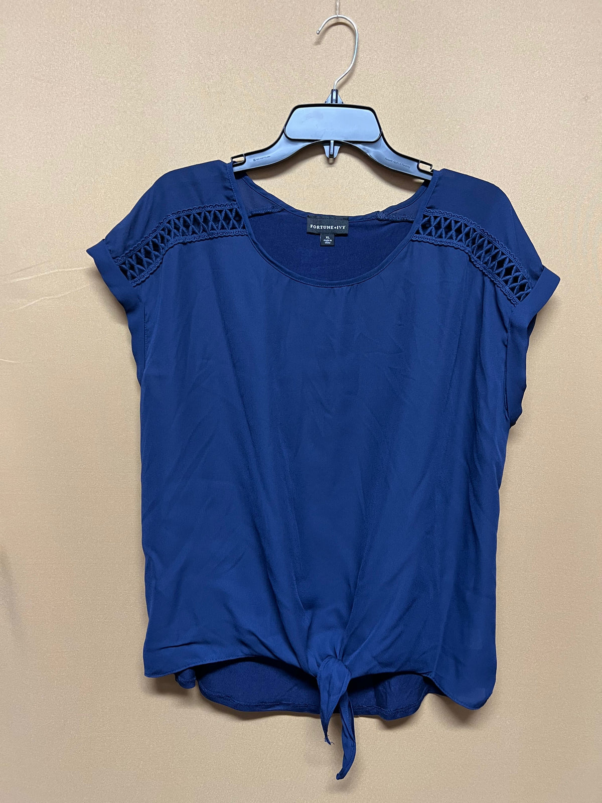 Women's Sleeveless Scoop Neck Lace Embellished Top