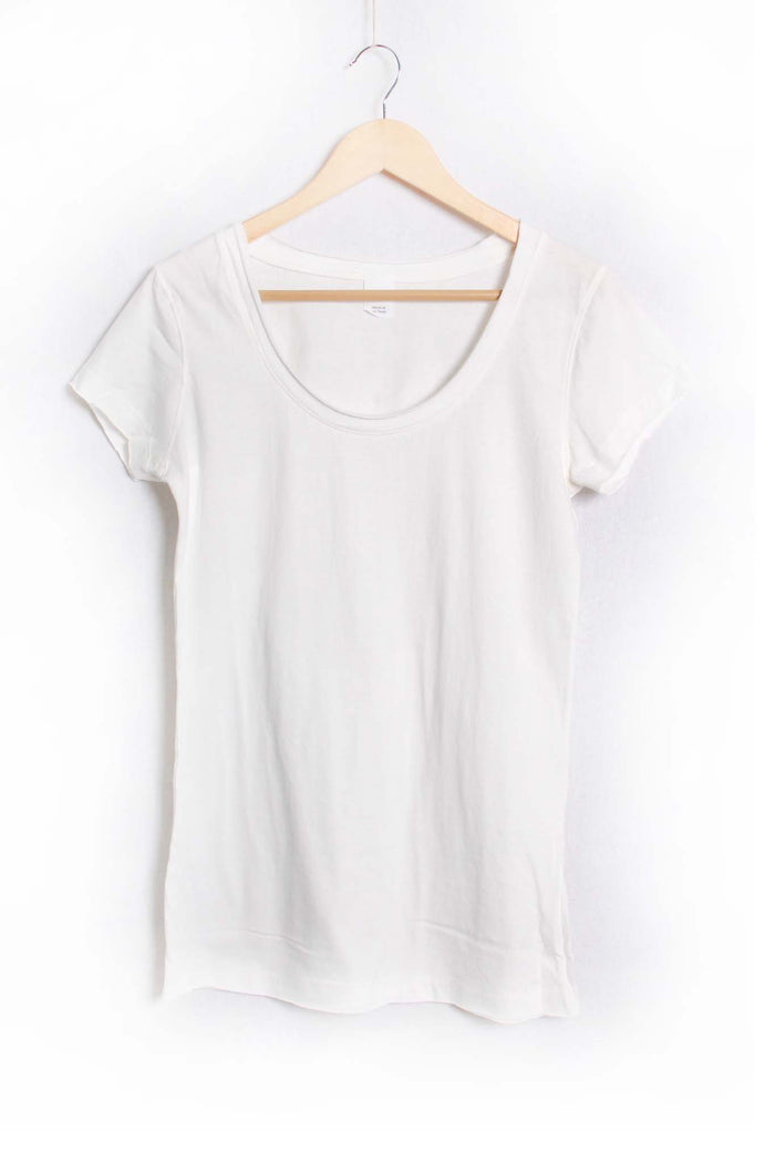 Hot Fashionista Women's Short Sleeve Scoop Neck Basic Top