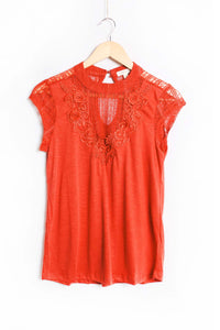 Women's Sleeveless Lace Neckline Crochet Blouse Top