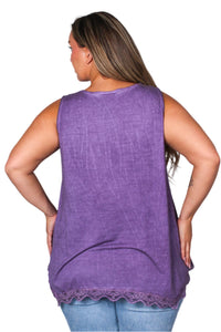 Women's Plus Sleeveless Lace Neck & Hem Detail Top