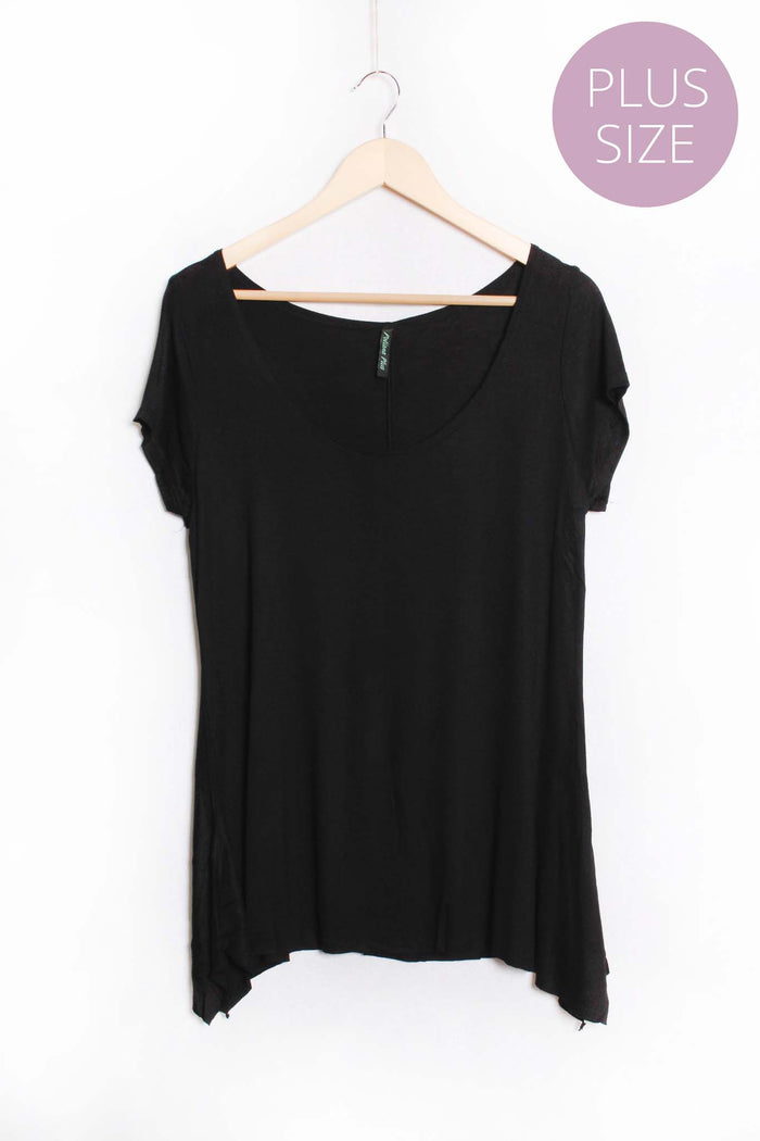 Women's Plus Short Sleeve Scoop Neck Extended Hem Top