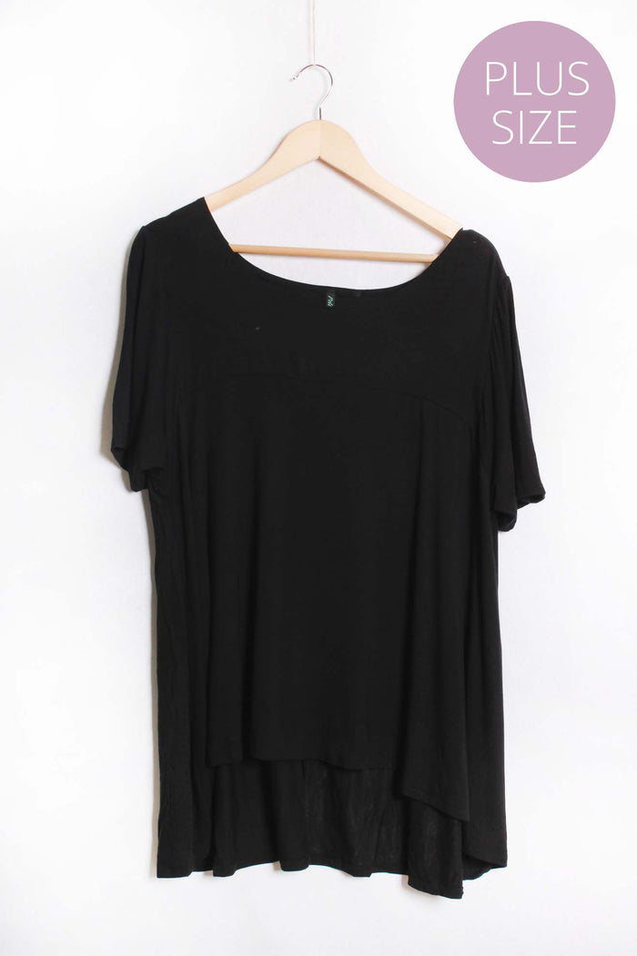 Women's Plus Short Sleeve Boat Neck Ruffle Solid Top