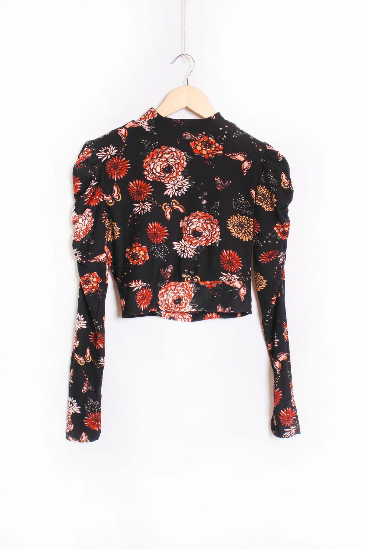 Women's Long Sleeves Mock Neck Printed Crop Top
