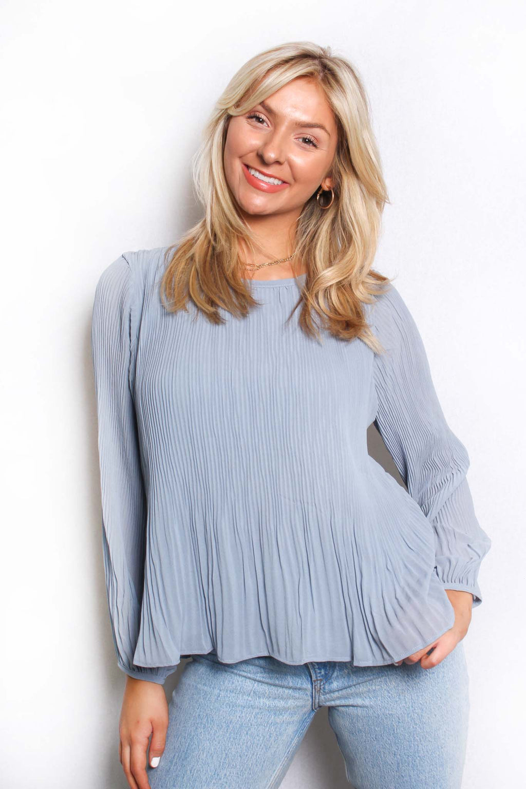 Women's Long Sleeves Boat Neck Solid Pleated Top