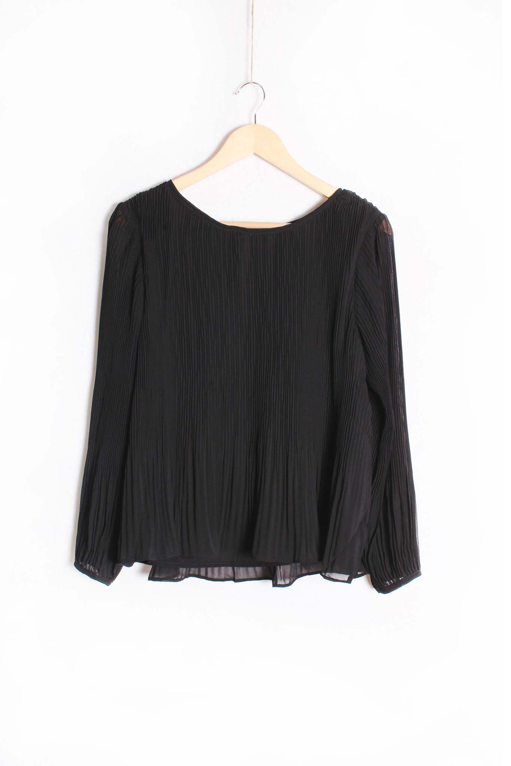 Women's Long Sleeves Boat Neck Solid Pleated Top