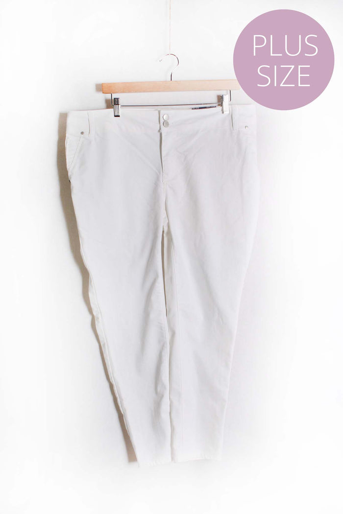 Women's Plus 2 Buttons Ankle Jeans