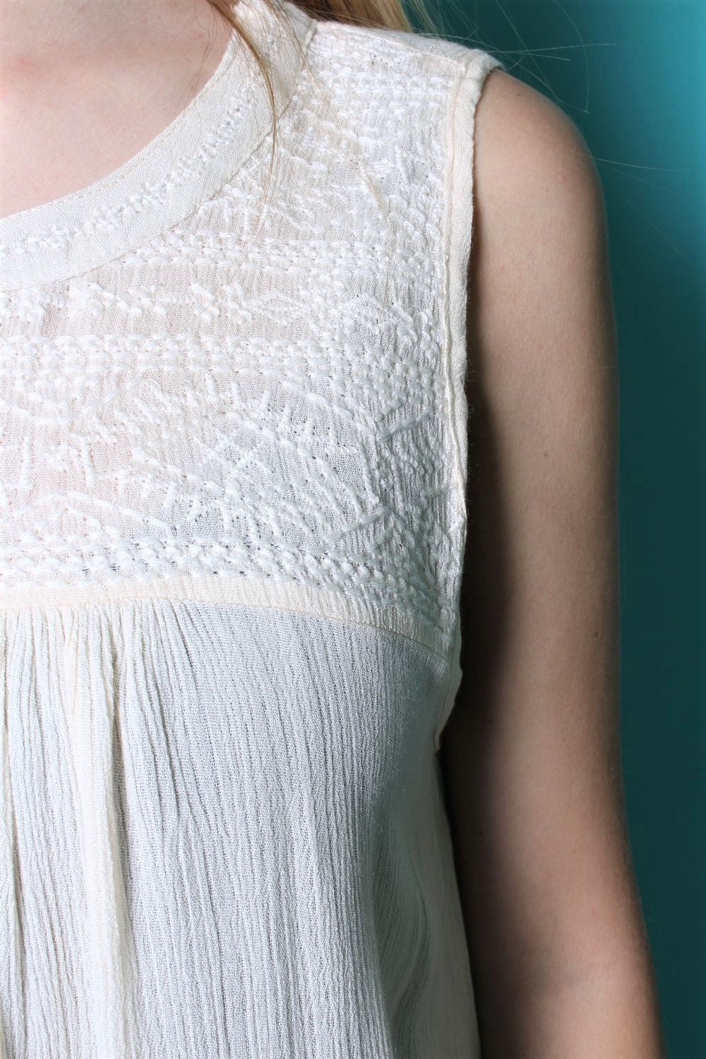Women's Sleeveless Woven Top w/ Hi Low Hem