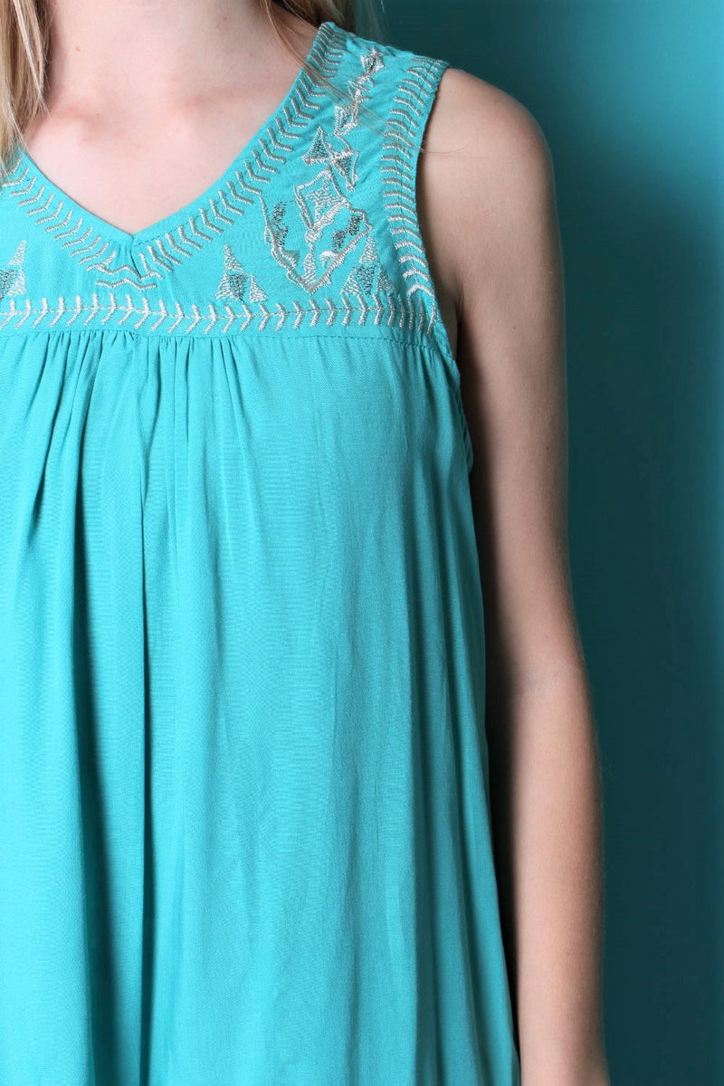 Women's Sleeveless Woven V Neck Top w/ Embroidered Detail