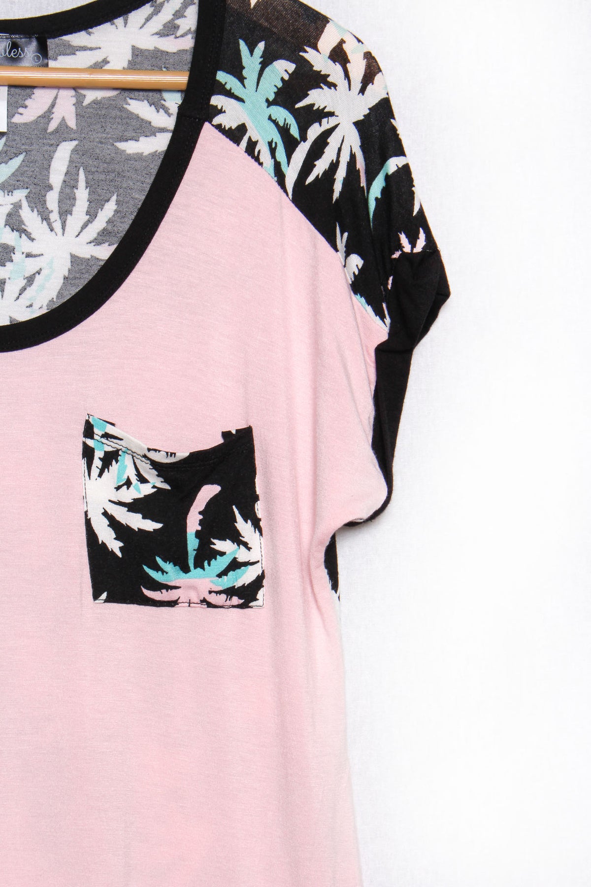Women's Short Sleeve Round Neck Pocket Tee